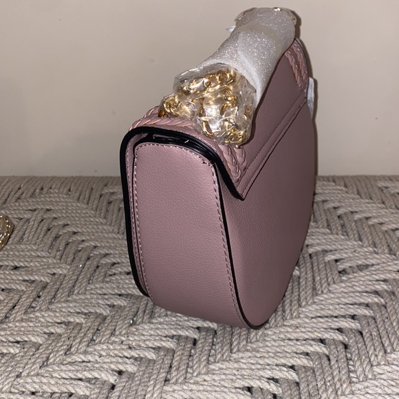 Lavender Shoulder bag. - Picture 2 of 3